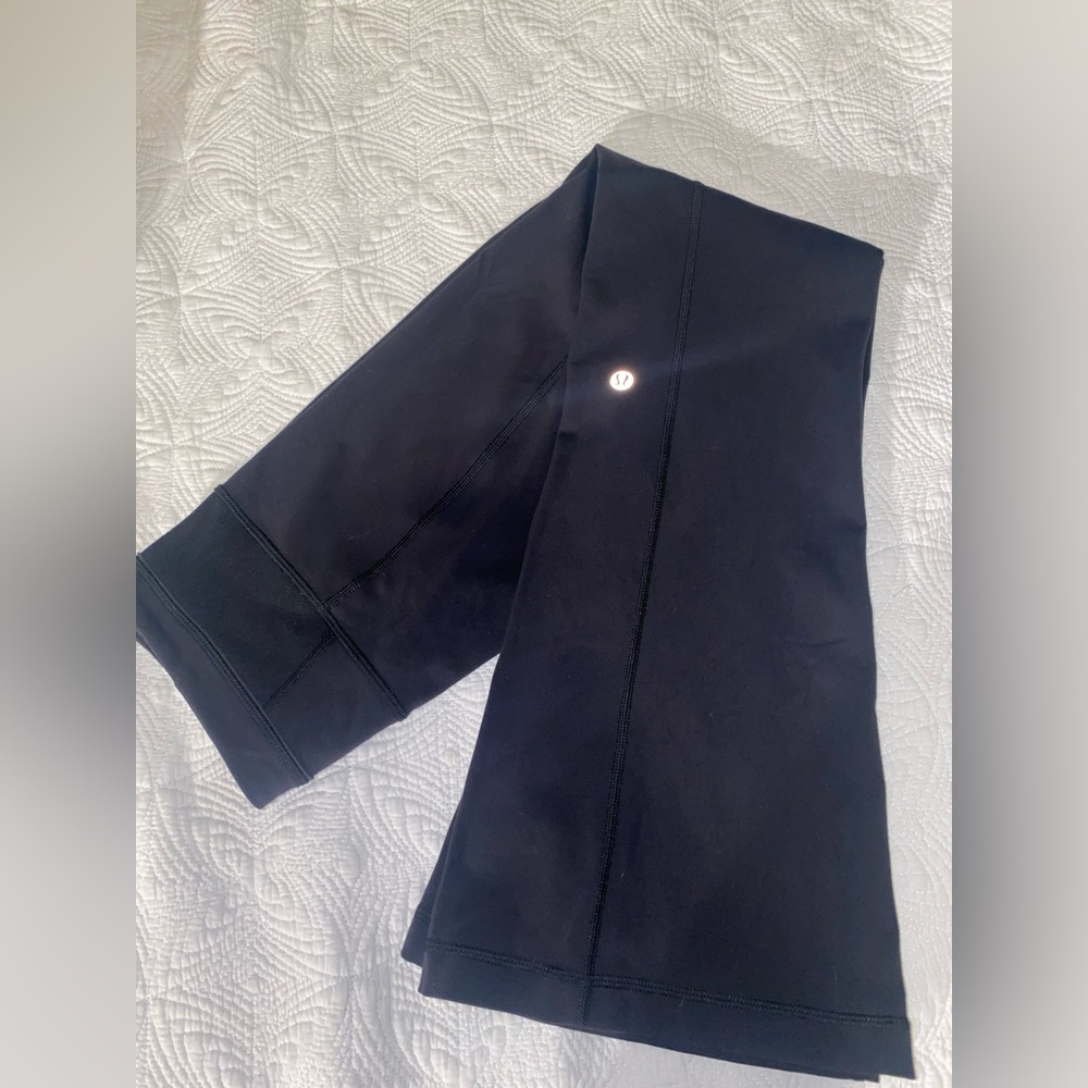 Lululemon reversible low-rise flare black leggings with lace detail!